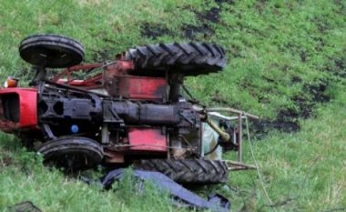Rrokulliset me traktor, humb jetën një person në Kamenicë