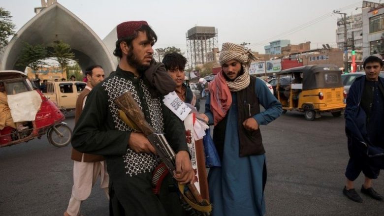 Talebanët raportohet se kanë varur trupat e pajetë të katër personave në qytetin Herat