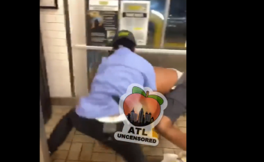 ‘Ring boksi’ në një restorant në Atlanta – punëtori grushton klientin dhe e rrëzon atë në tokë