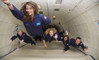 Të lundroni si një astronaut – sa kushton bileta për të përjetuar gravitetin zero pa shkuar në hapësirë?