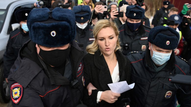 Kremlini arreston një përkrahëse të Navalnyt, doktoreshën ruse Anastasia Vasilyeva