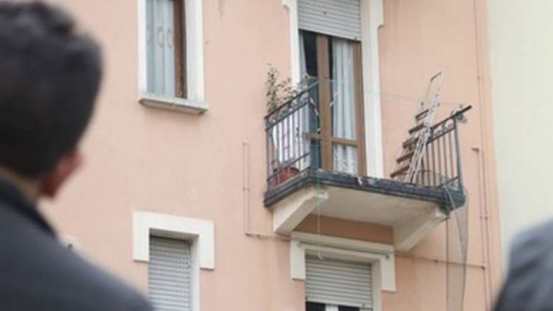 Po kryente punime në ballkon, 53-vjeçari bie nga kati i tretë i banesës në Durrës