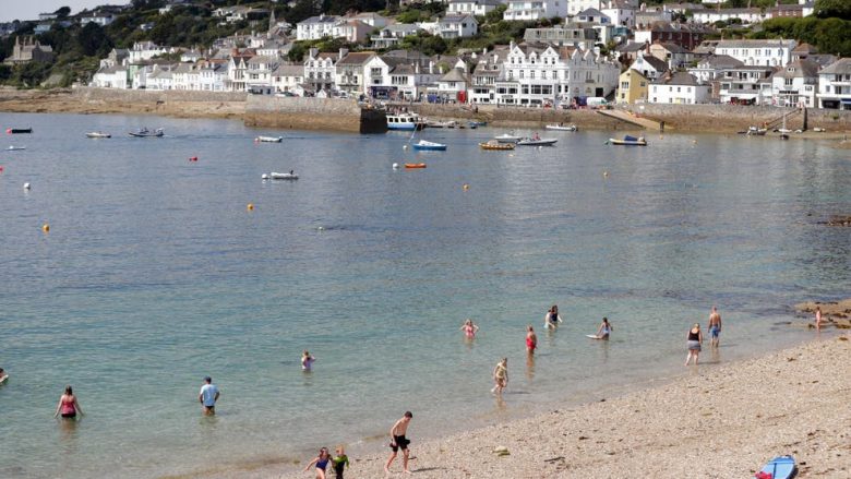 Dy zhytës të zhdukur besohet se kanë vdekur në brigjet e Cornwall në Angli