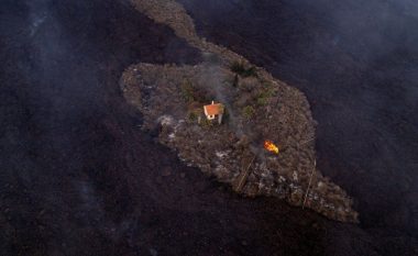 Vullkani në Ishujt Kanarie – kjo është 'shtëpia mrekulli' që e vetmja i ka shpëtuar lavës