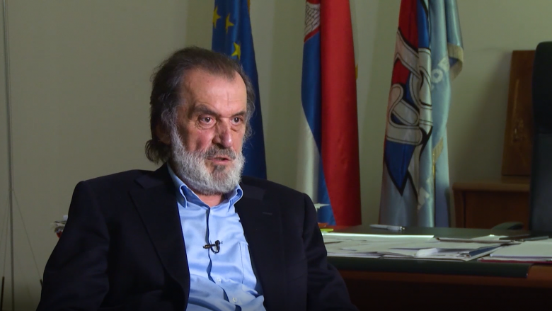 Vuk Drashkoviq gjatë një interviste për dokumentarin VIRUSSIA