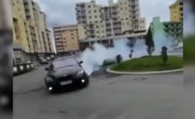 ‘Drift’ me makina në rrugë, gjobiten me nga 330 euro dy të rinj në Lezhë