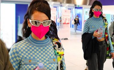 Pas përfundimit të Javës së Modës, Dua Lipa largohet nga Milano me një veshje kontrasti