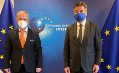 Kosova dhe Serbia arrijnë dakordim në Bruksel për targat