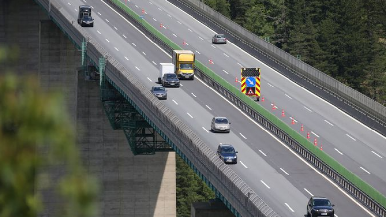 Austria muajin e kaluar regjistroi më shumë vetura hibride dhe elektrike sesa me benzinë ose naftë