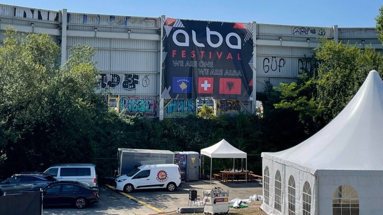Komuniteti shqiptar ‘ndihet i diskriminuar’ me ndalimin e “Alba Festival”