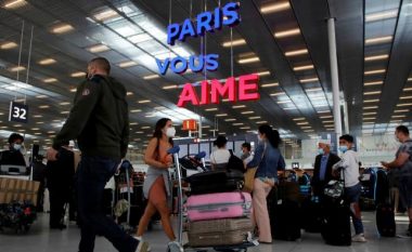 Amerikanëve të pavaksinuar nuk do t’iu lejohet hyrja në Francë