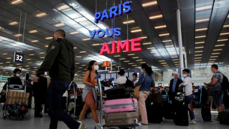Amerikanëve të pavaksinuar nuk do t’iu lejohet hyrja në Francë