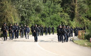 Vazhdon bllokada në veri pavarësisht thirrjeve për shtensionim – serbët lokalë thonë se janë të detyruar të protestojnë