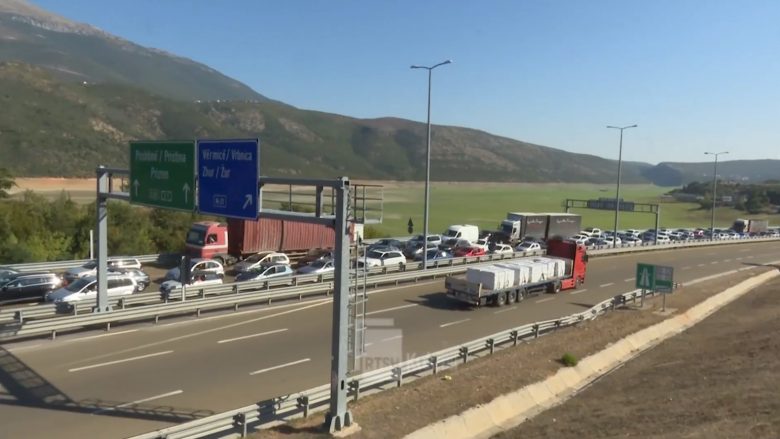 Masat anti-Covid të vendosura nga Shqipëria: Radhë kilometrike dhe pritje të gjata nga qytetarët e Kosovës