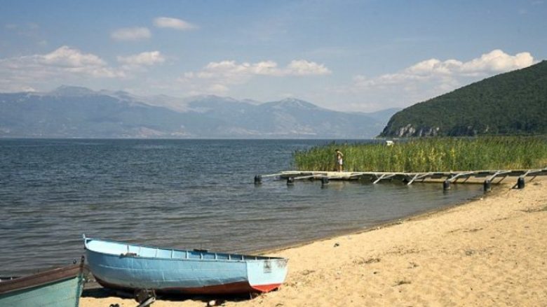 Përmbyset varka nga dallgët, 45-vjeçari dyshohet të jetë mbytur në liqenin e Prespës