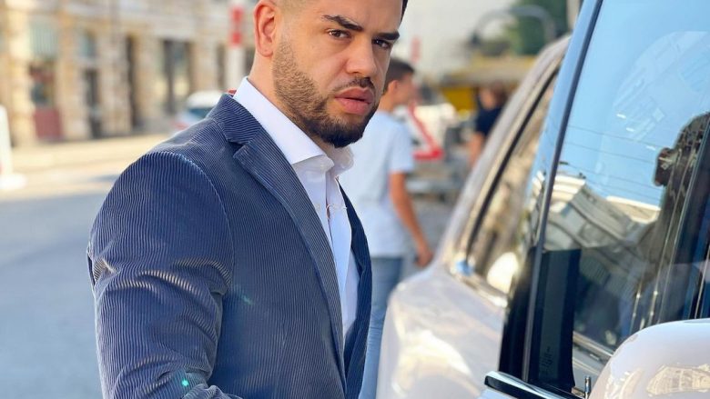 Noizy me kostum elegant, thotë se qëllimet ishin më të rëndësishme se nevojat e tij