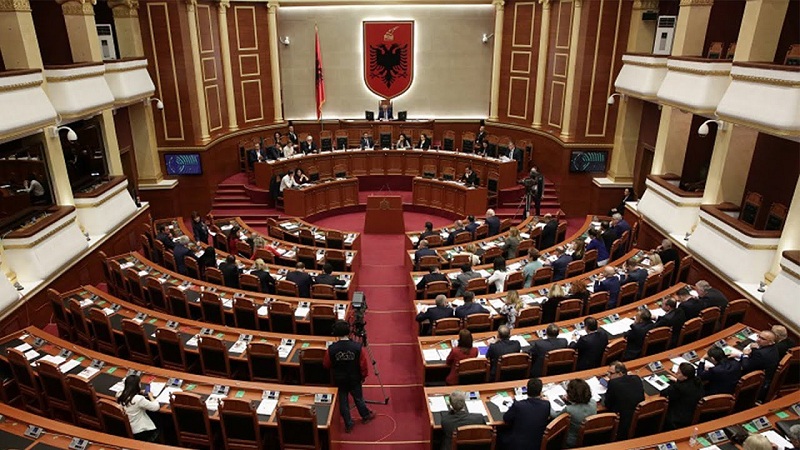Shumica e shqiptarëve të papërfaqësuar në parlament