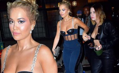 Rita Ora duket provokuese me korsenë e saj të hapur, ndërsa darkon me Ashley Benson në New York