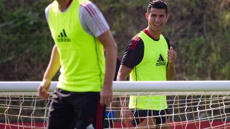 ‘Shikoni kush ka arritur në Carrington’ – Ronaldo përfshihet në stërvitjet e para te Unitedi
