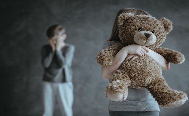 Shenjat paralajmëruese të abuzimit të mundshëm seksual tek fëmijët dhe adoleshentët