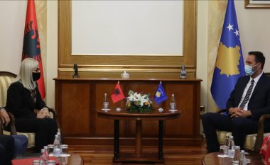 Kryetarja e Parlamentit të Shqipërisë: Ta ndalim ofensivën diplomatike të Serbisë për tërheqjen e njohjeve të Kosovës