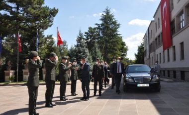 Mehaj viziton Akademinë Ushtarake Tokësore në Turqi