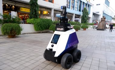 Robotët policë që përgjojnë dhe spiunojnë “sjelljet e padëshiruara sociale” në Singapor