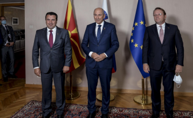 Zaev në takim me Jansha dhe Varhelyi: RMV dhe Shqipëria sa më shpejtë t’i fillojnë negociatat