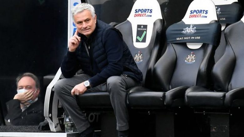 Jose Mourinho do të ishte trajner ideal për Newcastlen, ish-futbollisti ua propozon sheikëve portugezin për të arritur sukses