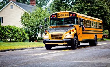 Pas Britanisë edhe Shtetet e Bashkuara ballafaqohen me mungesë të shoferëve, Garda Kombëtare transporton fëmijët nëpër shkolla