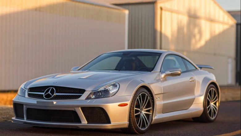 Një nga 350 sa u prodhuan gjatë 10 viteve, shitet Mercedes-Benz SL65 AMG Black Series për 405.000 dollarë