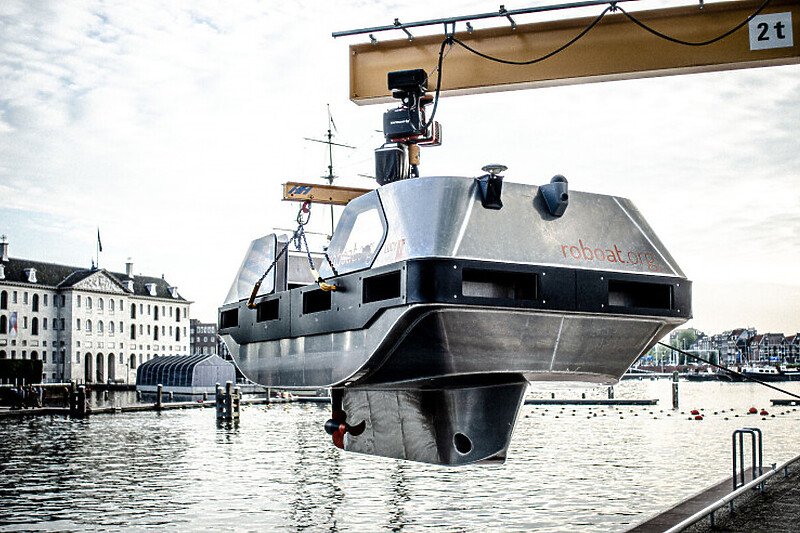Anijet robotike autonome lundrojnë kanaleve të Amsterdamit