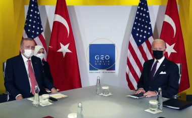 Biden dhe Erdogan takim prapa dyerve të mbyllura, diskutojnë për blerjen e aeroplanëve F-16 dhe sistemin rus S-400