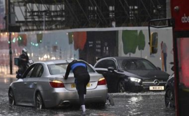 Moti i keq përmbyt Londrën