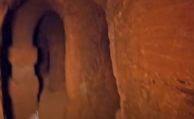 Zbulimi i rastësishëm i YouTuberit, nën pemë hasi në një shpellë