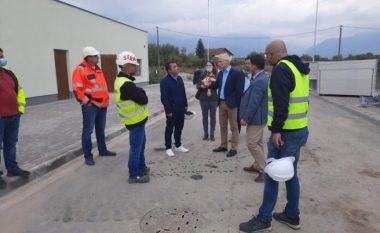 Ambasadori i Zvicrës vizitoi impiantin në Pejë, u prit nga kryeshefi i “Hidrodrinit”