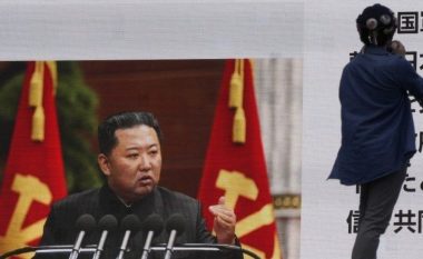 Kim Jong-un përballet me padi për “parajsa në tokë” – askush nuk pret që diktatori korean ta paguajë dënimin