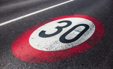 Kërkohet që kufiri i shpejtësisë në zonat e banuara në BE të kufizohet në 30 km/orë