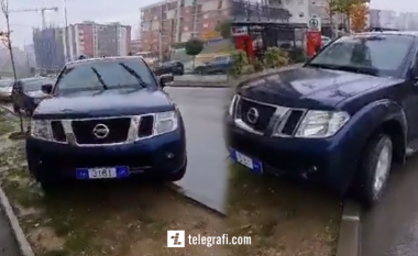 EULEX-i merr masa ndaj zyrtarit të tyre pasi parkoi veturën mbi pjesën e gjelbëruar