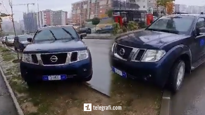 “A e parkon kështu veturën në vendin tënd?” – Diskutimi mes qytetarit e zyrtarit të EULEX-it që parkoi veturën gabimisht