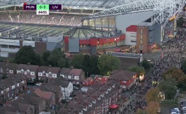Nuk e përballojnë rezultatin: Tifozët e Unitedit largohen nga Old Trafford pa përfunduar ende takimi