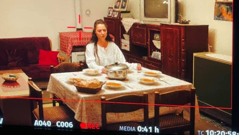 Përfundojnë xhirimet e filmit “Pritja” që pasqyron jetën e nënës Ferdonije Qerkezi