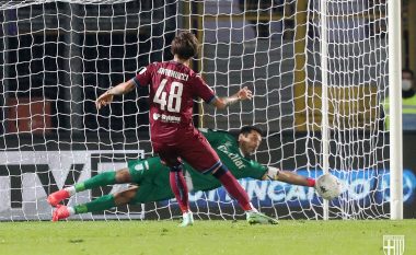 Me 42 vjet mbi supe, Giggi Buffon pret penallti në fitoren e Parmas
