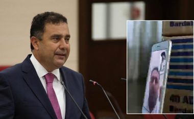 Kryeministri i Qipros Veriore të kontrolluar nga Turqia jep dorëheqje, pas publikimit të pamjeve ku ai shihet duke ‘mësuar një grua se si të bënte striptiz’