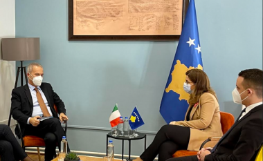 Ministrja Gexha-Bunjaku diskuton me ambasadorin e Italisë për pandeminë COVID-19