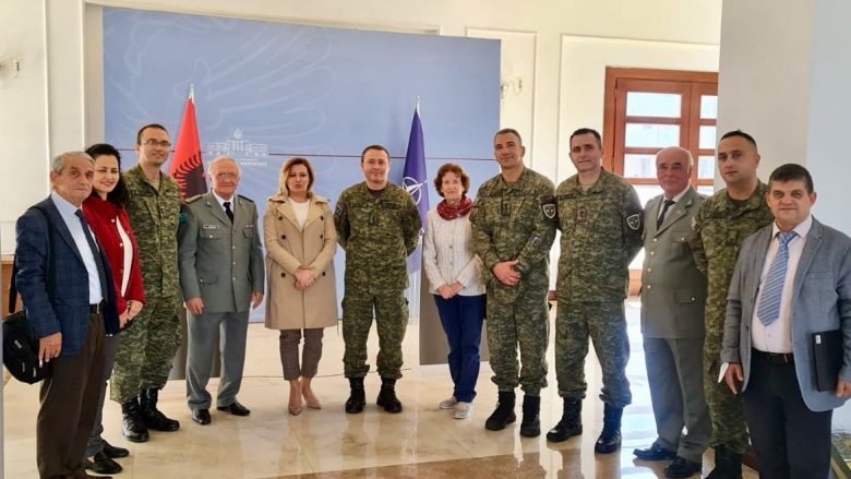 Ushtarakët rezervë të Kosovës dhe Shqipërisë nënshkruajnë marrëveshje bashkëpunimi  