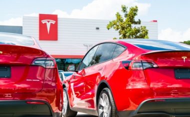 Tesla duhet t’ia paguajë ish-punëtorit 130 milionë dollarë