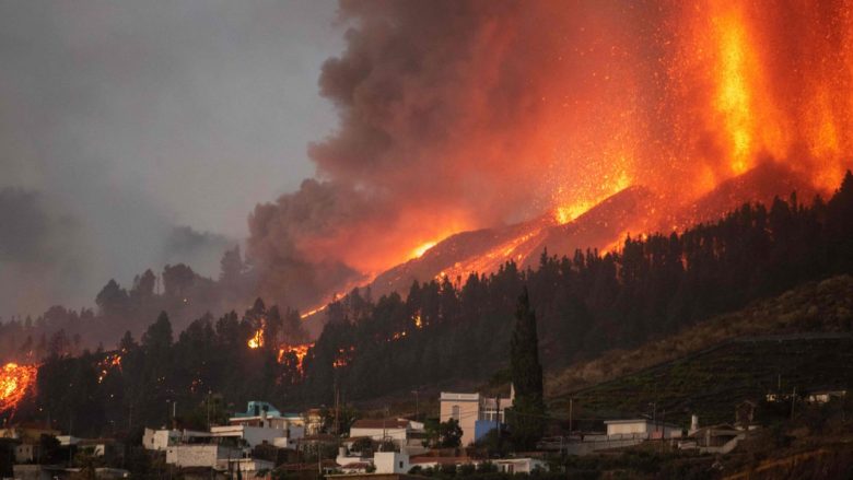 Vullkani La Palma, evakuime të reja pasi zjarri përfshinë fabrikën e çimentos