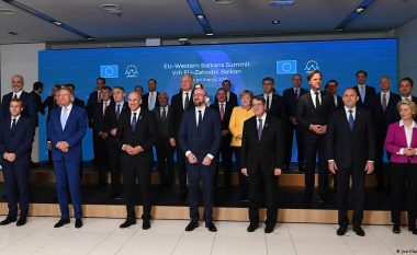 Analisti gjerman: Macron po bllokon liberalizimin e vizave për Kosovën dhe zgjerimin e BE-së