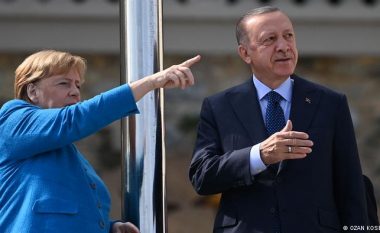 Merkel takon Erdoganin gjatë vizitës lamtumirëse në Turqi – Kritika për të drejtat e njeriut, lavdërime për bashkëpunimin në NATO